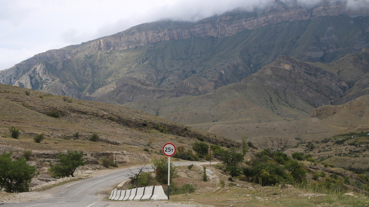Требует согласования с МВД и ФСБ: Путин оценил проект строительства трассы от Лагонаки до Сочи