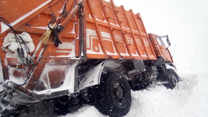 В Челябинской области из-за снегопада случился мусорный коллапс