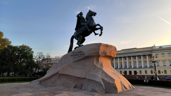 Мастерская Аникушина и Приморский рынок Петербурга будут признаны историческими памятниками XX века