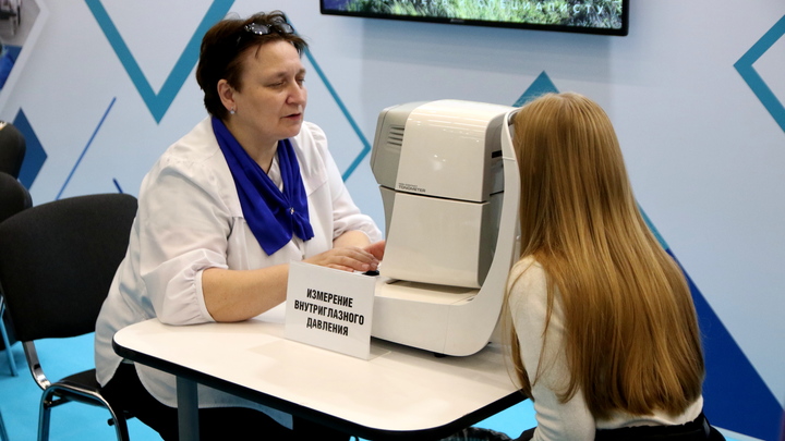 Это как смотреть на мир через соломинку. Петербургской девочке-подростку вернут зрение с помощью уникальной операции