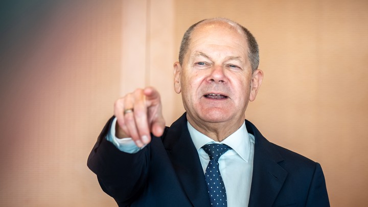 Канцлер Германии совершил роковую ошибку. Все говорят о проклятии