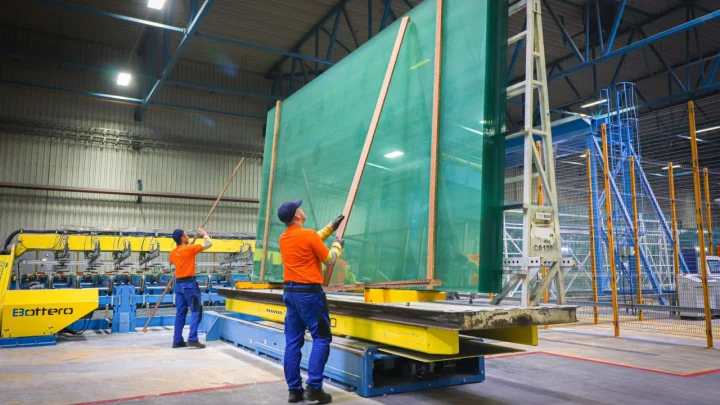 Экологичное производство: В Подмосковье открылась новая производственная линия для выпуска полированного стекла