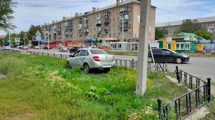 Стало плохо за рулем: в Копейске из-за жары умер водитель