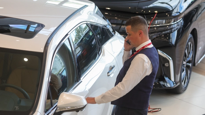 Русский авторынок столкнулся с масштабным ростом цен: Причины и последствия