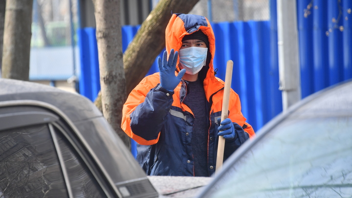 В Петербурге дворник-нелегал напал на школьницу в лифте жилого дома