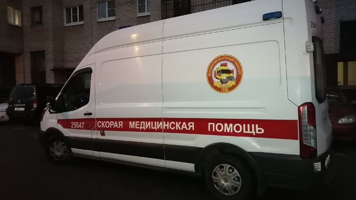 В Петербурге скорая столкнулась с Hyundai. Пострадали трое медиков