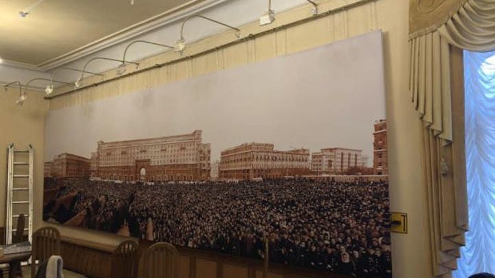 В Челябинске коммунисты пикетируют спектакль про похороны Сталина