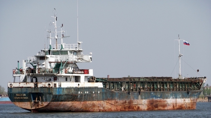 Эксперты осмотрели турецкое судно, где отравились моряки. Есть ли угроза для жителей Кубани?