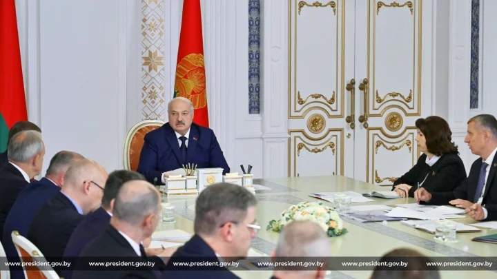 Лукашенко: зарплаты руководителей убыточного Белкоопсоюза оказались выше, чем у министров