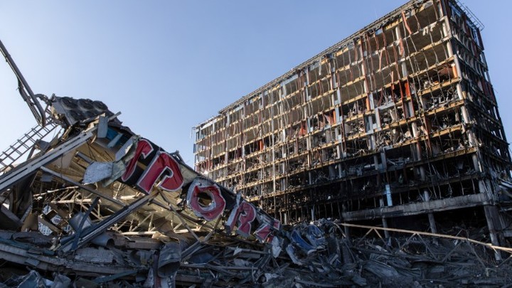 Стены дрожат. Mash: В Киеве из-за ракетных ударов отключился свет