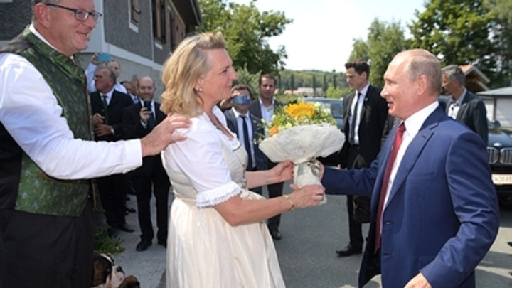 Решения по делу «австрийского шпиона» пока приняла только министр, на чьей свадьбе побывал Путин