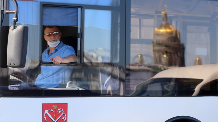 Возить некому: в мэрии Екатеринбурга объяснили, куда пропали автобусы №61