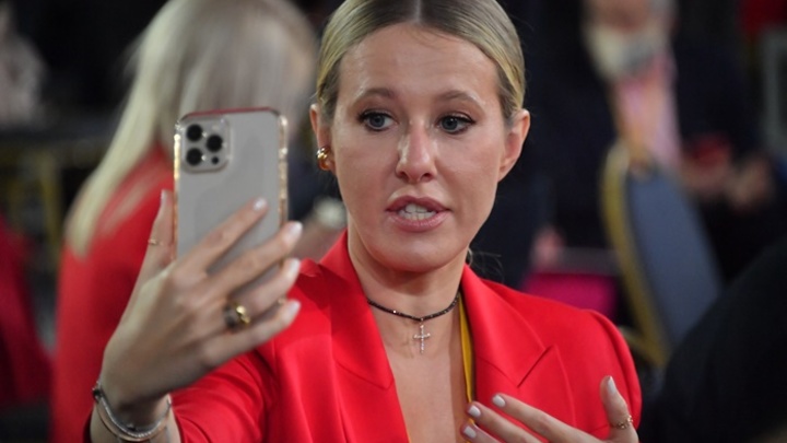 Мать Ксении Собчак заявила о скором возвращении журналистки в Россию