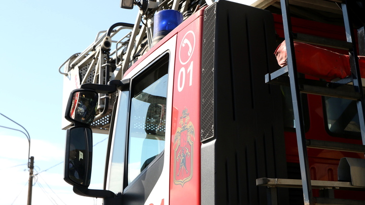 В Краснодаре сгорел грузовик возле гипермаркета Ашан Сити