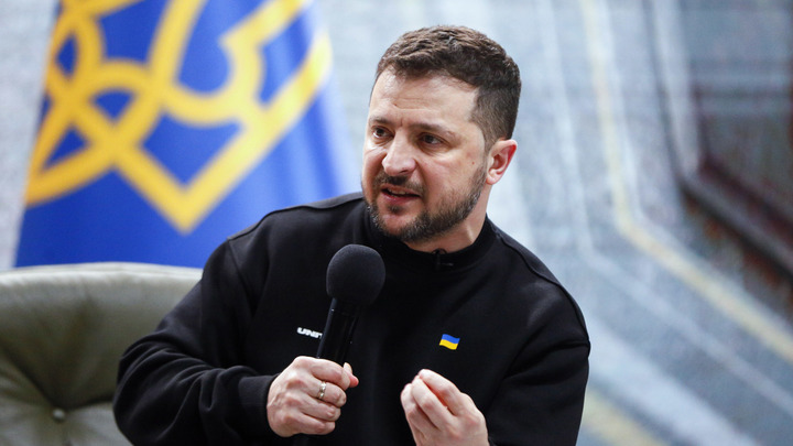 Зеленский ввел санкции против ателье в Екатеринбурге, где сшили знаменитый костюм Путина