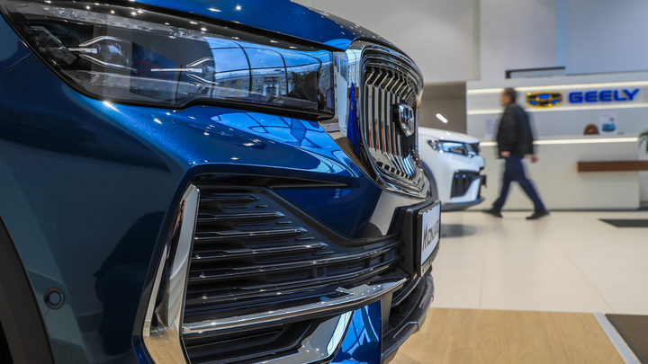Под собственным брендом: В Белоруссии начали выпуск BelGee Х50 на базе Geely Coolray