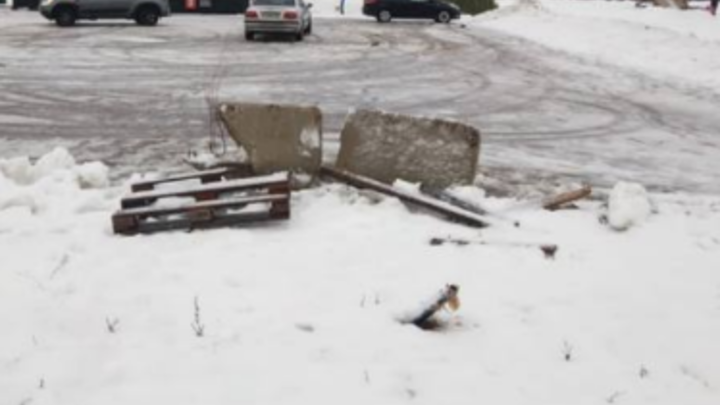 В Самаре люк, в который провалился ребенок, оградили бетонными блоаками