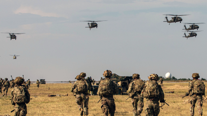 Вертолёты UH-60M США подняли в воздух: После предупреждения Путина в акватории Чёрного моря произошло ЧП