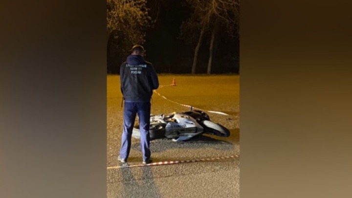 В Кузбассе мотоциклист разбился насмерть в аварии с патрульным автомобилем ДПС