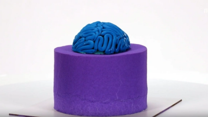 Студентка из Новосибирска выиграла этап кулинарного шоу с тортом с мозгами