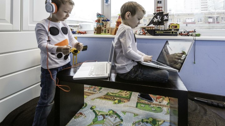 Депутат Куринный предложил вогнать в рамки семейное образование. И тут же получил ответ от родителей