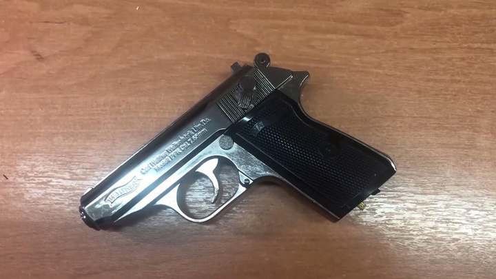 В Раменском три товарища с зажигалкой ограбили салон сотовой связи