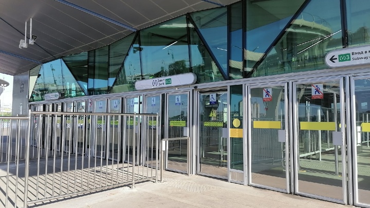 В Петербурге не пускают в метро без масок