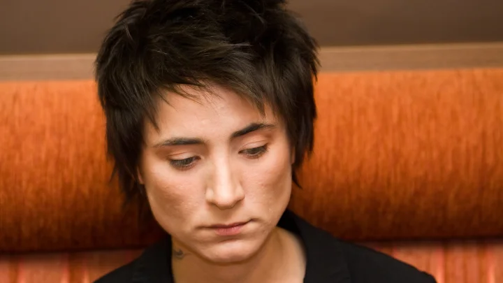 SHOT: Земфира* продала Mercedes за 3,5 миллиона рублей