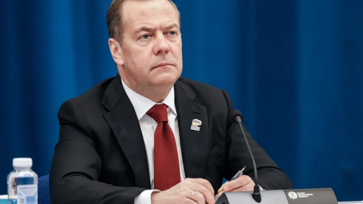 Россию ждут непростые времена: Медведев сказал всё как есть. Готовится военный бюджет