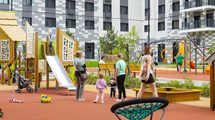 Более 10 тысяч семей переехали в новые квартиры с начала года по программе реновации в Москве