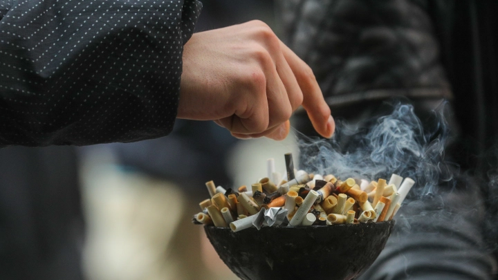 Окурки разносят в городах опасные бактерии: ученые обнаружили скрытую угрозу