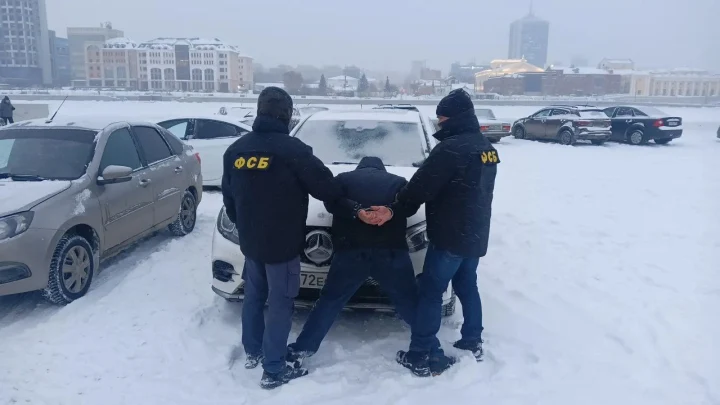 ФСБ в Челябинске задержала мигранта, который пытался купить въезд в Россию