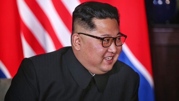Ким Чен Ын с супругой и министрами прибыл в Китай