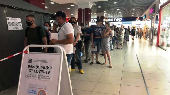 После трёх часов в очереди челябинке отказались ставить вторую прививку от ковида