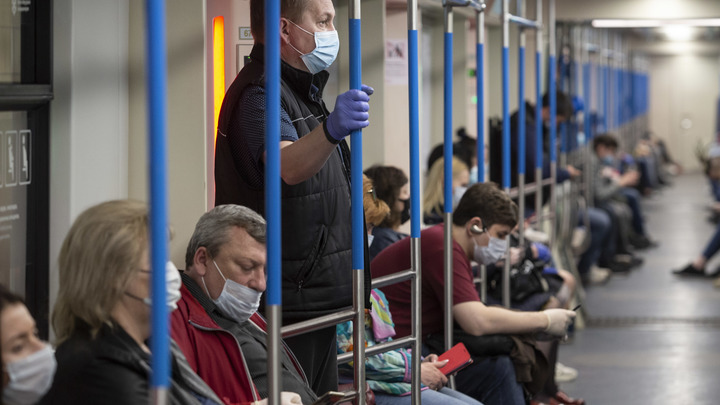 На платформах, в кассах, электричках - везде: Собянин подписал указ о масках в ж/д транспорте