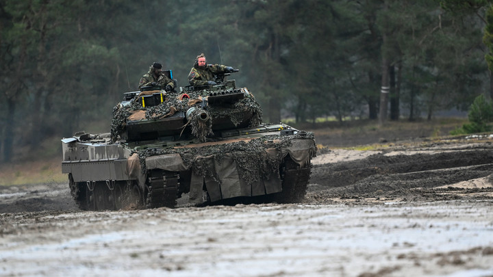 Глава немецкого Минобороны раскритиковал состояние обещанных Киеву танков Leopard 2