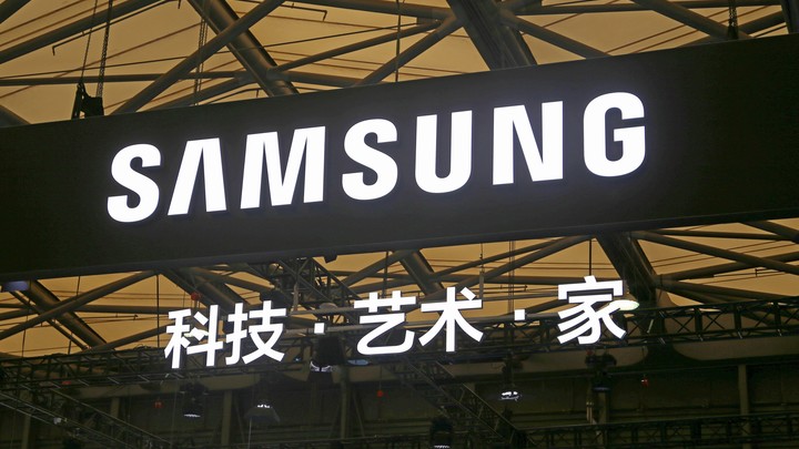 IT-обозреватель рассказал, откуда в Россию завозят гарантийные смартфоны Samsung