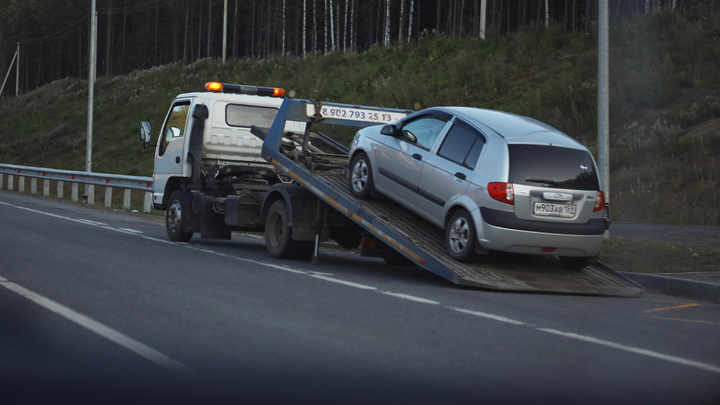 В России разрешили забирать машину на штрафстоянку за горящий индикатор ABS