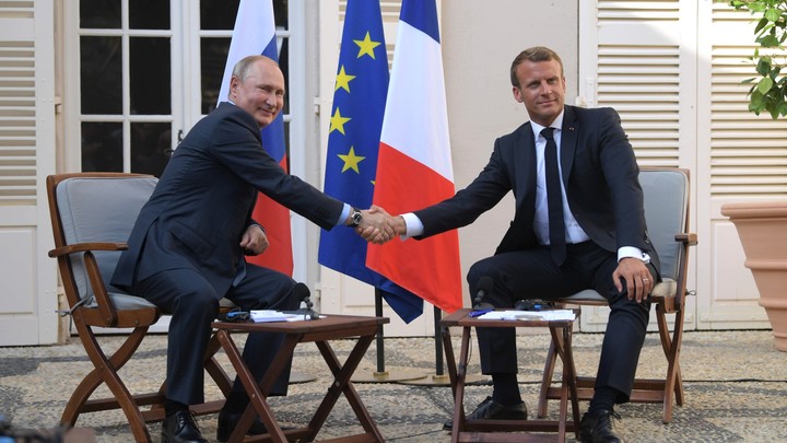 Не, серьёзно, ты чего звонишь?: Версия разговора Путина и Макрона для американцев