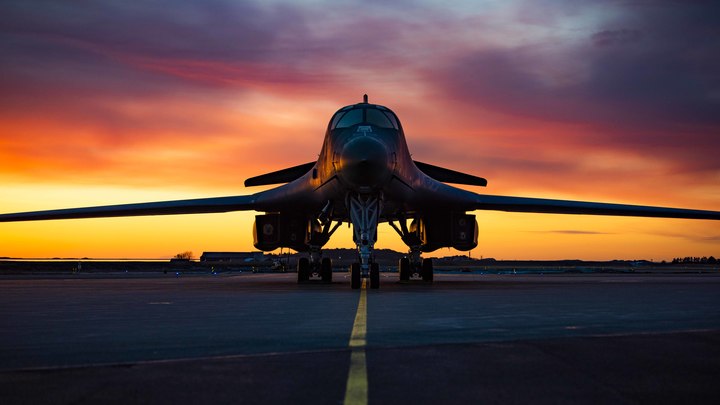 Россия отслеживает каждый вылет: Ядерные бомбардировщики США на прицеле С-400 - эксперт