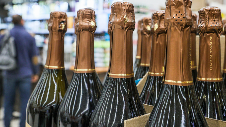 В Краснодарском крае за 2023 год произвели 83 млн бутылок шампанского