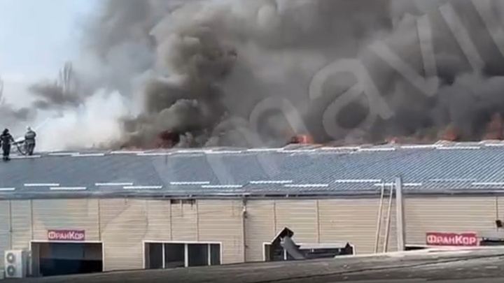 В гаражном кооперативе Армавира вспыхнул пожар