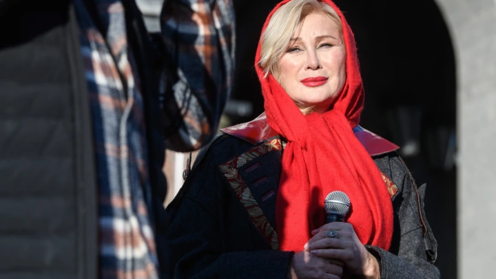 Вика Цыганова: Идёт война, а люди как враги поступают. Это предательство