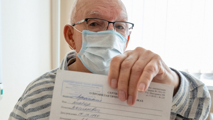 Главврач краевого госпиталя для ветеранов войн объяснил, почему пожилым необходима вакцинация