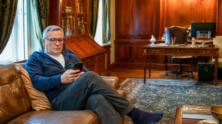Экс-премьер-министр в списке террористов: За что у Касьянова* хотят отобрать элитную квартиру и завести уголовное дело