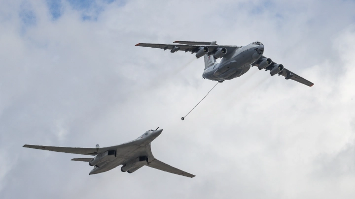 Россия посылает сигнал противникам: Два ракетоносца совершили полёт над Баренцевым морем