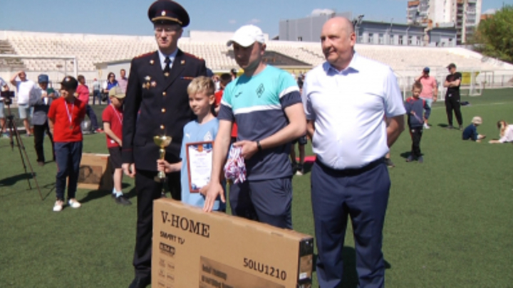 В Самаре на стадионе «Волга» прошло закрытие детского футбольного турнира памяти сотрудников ОВД