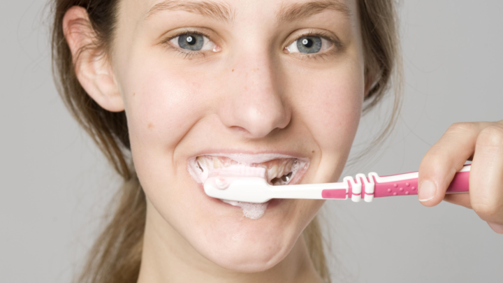 Нельзя чистить зубы один раз в день. Это слишком дорого