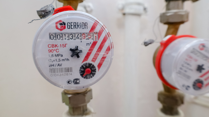 Сотни жителей Екатеринбурга остались без воды из-за коммунальной аварии