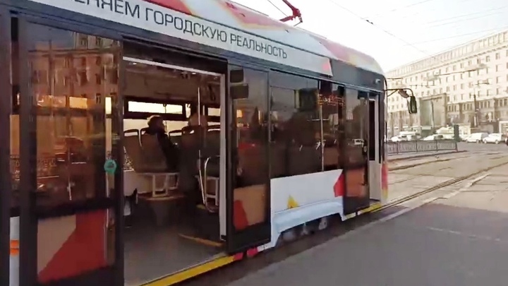 Челябинские автомобилисты считают причиной смертельного ДТП новую трамвайную остановку